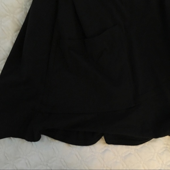 NWT LOGO Black Pocket Asymmetrical Hem Drape Tee - Picture 4 of 7